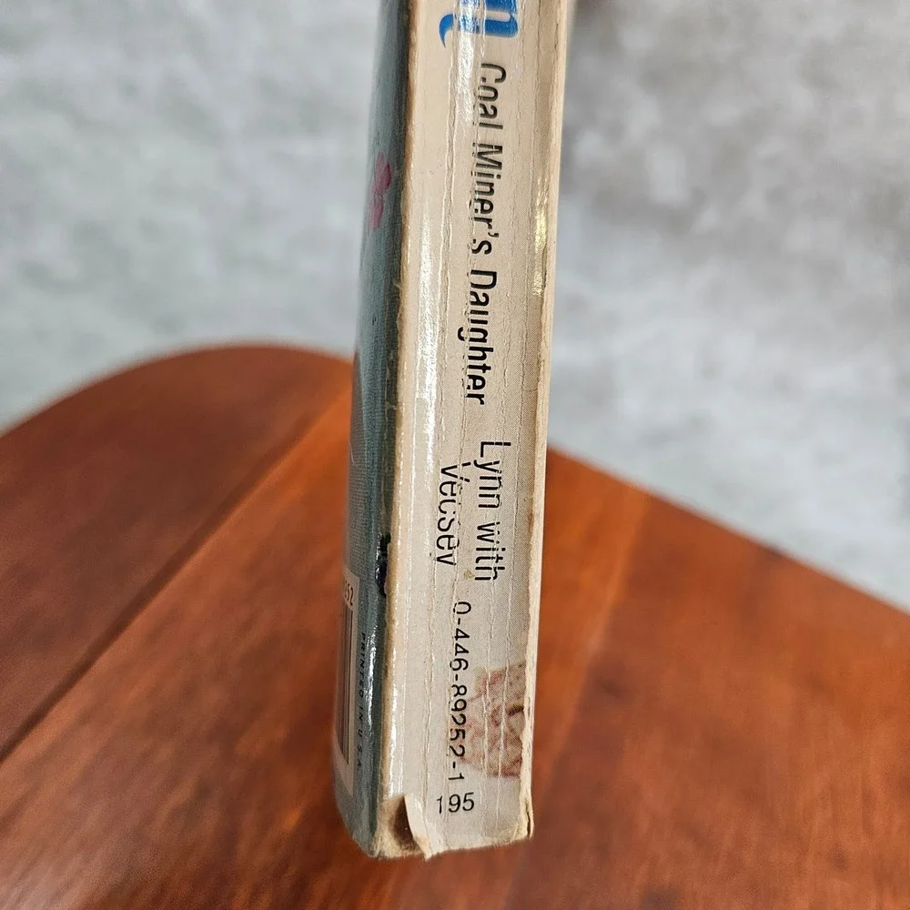 Loretta Lynn Coal Miners Daughter Autobiography Book 1976 Runaway Bestseller‎